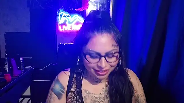 Snapshot of chicanachic13 chatting on 12/20/25, 02:51 chicanachic13 online show from 12/20/25, 02:51