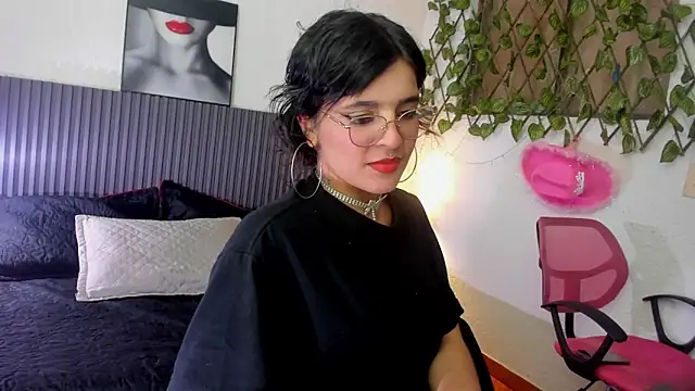 Saraah Dark online show from 09/29/25, 03:22