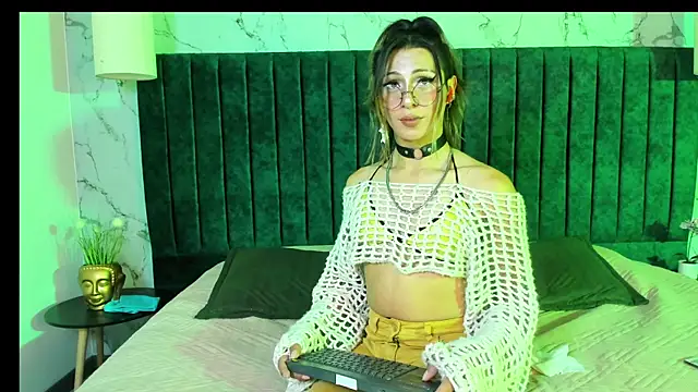 Snapshot of AustinJones_ chatting on 10/23/25, 08:18 AustinJones online show from 10/23/25, 08:18