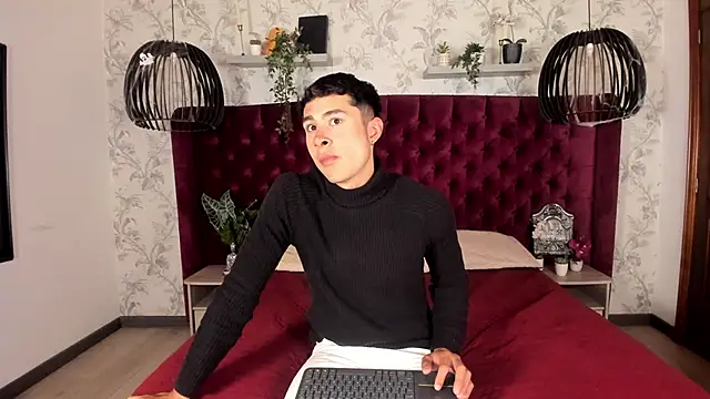 Snapshot of AustinJones_ chatting on 11/07/25, 08:31 AustinJones online show from 11/07/25, 08:31