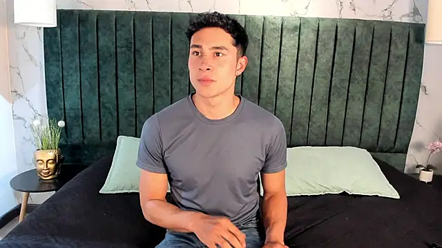 Snapshot of AustinJones_ chatting on 11/29/25, 07:28 AustinJones online show from 11/29/25, 07:28