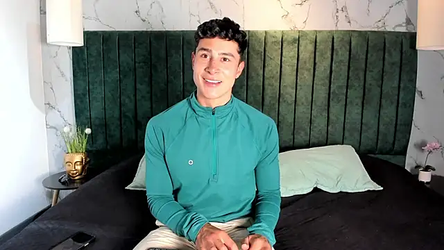 Snapshot of AustinJones_ chatting on 11/30/25, 06:12 AustinJones online show from 11/30/25, 06:12