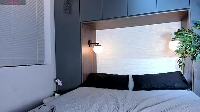 Snapshot of AustinJones_ chatting on 12/19/25, 07:43 AustinJones online show from 12/19/25, 07:43