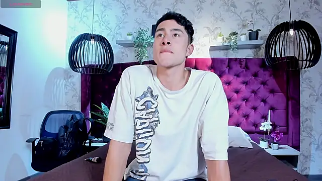 Snapshot of AustinJones_ chatting on 12/22/25, 07:33 AustinJones online show from 12/22/25, 07:33