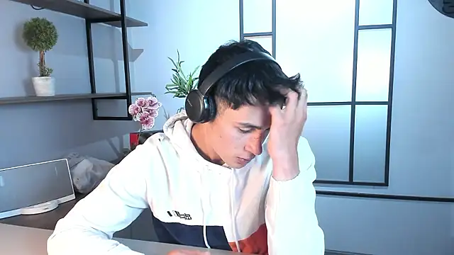 Snapshot of AustinJones_ chatting on 02/13/26, 07:21 AustinJones online show from 02/13/26, 07:21