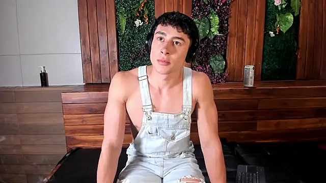 Snapshot of AustinJones_ chatting on 02/16/26, 07:10 AustinJones online show from 02/16/26, 07:10