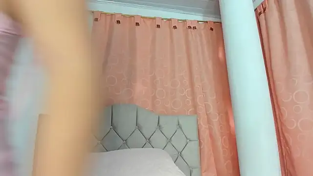 Snapshot of your_melany chatting on 09/22/25, 05:04 your melany online show from 09/22/25, 05:04