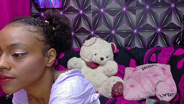 Shantall ks online show from 10/30/25, 04:03