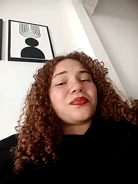 SirenRouge 69 online show from 10/28/25, 08:44