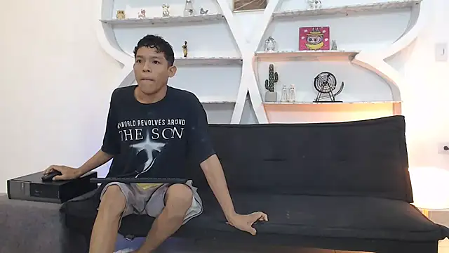 BEAUTY BOYS1 online show from 11/18/25, 07:13