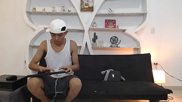 BEAUTY BOYS1 online show from 11/19/25, 07:08