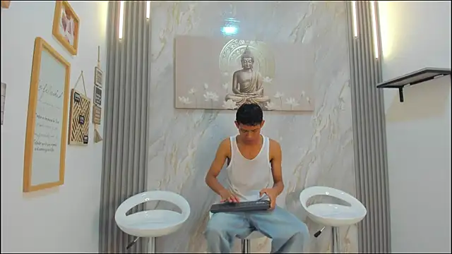 BEAUTY BOYS1 online show from 12/18/25, 07:14