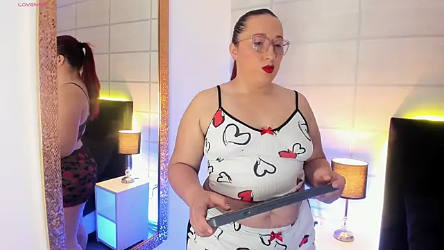 Snapshot of fieryluciana chatting on 09/30/25, 03:44 fieryluciana online show from 09/30/25, 03:44