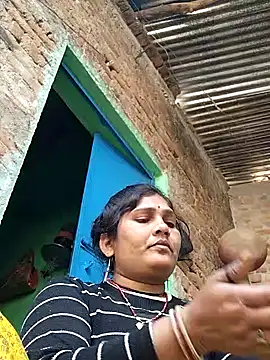 Snapshot of Rakhi_j chatting on 11/15/25, 04:43 Rakhi j online show from 11/15/25, 04:43