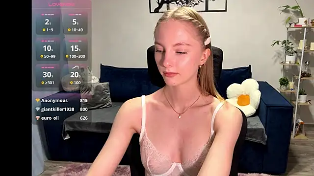 Snapshot of BrightAnnie chatting on 10/19/25, 03:01 BrightAnnie online show from 10/19/25, 03:01