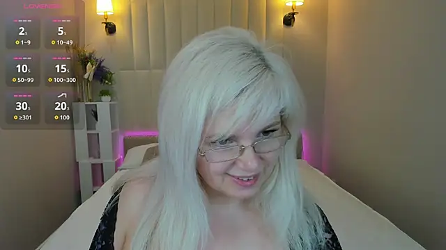 Snapshot of Hella_Fabel chatting on 06/08/26, 01:28 Hella Fabel online show from 06/08/26, 01:28