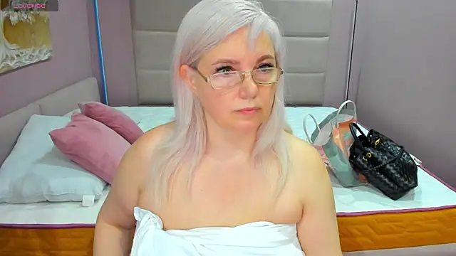 Snapshot of Hella_Fabel chatting on 06/27/26, 01:10 Hella Fabel online show from 06/27/26, 01:10