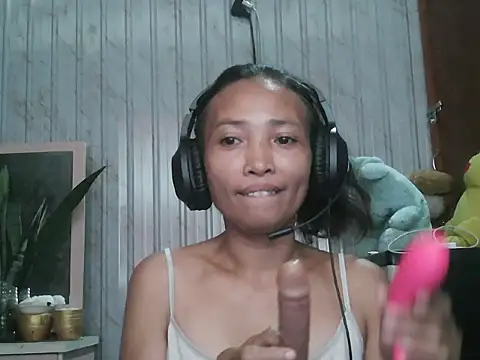 Snapshot of pinayhotii chatting on 09/19/25, 11:16 pinayhotii online show from 09/19/25, 11:16