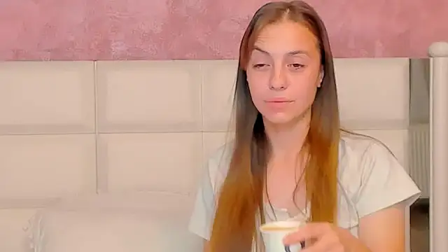 Snapshot of MillieTinny chatting on 10/06/25, 03:04 MillieTinny online show from 10/06/25, 03:04