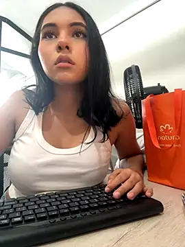 AlinnaRosee  online show from 12/02/25, 04:35