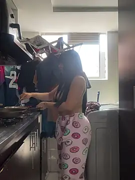 Snapshot of BrendaCrean chatting on 03/07/25, 02:56 BrendaCrean online show from 03/07/25, 02:56