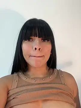 Snapshot of BrendaCrean chatting on 03/21/25, 03:35 BrendaCrean online show from 03/21/25, 03:35