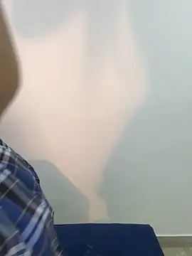 Snapshot of BrendaCrean chatting on 10/31/25, 03:24 BrendaCrean online show from 10/31/25, 03:24