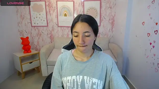 Snapshot of Kylie_ch1 chatting on 10/23/25, 03:44 Kylie ch1 online show from 10/23/25, 03:44