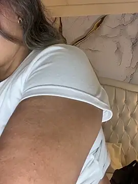 Snapshot of Lucy_Milf_474 chatting on 04/13/26, 06:46 Lucy Milf 474 online show from 04/13/26, 06:46