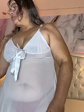 Snapshot of Lucy_Milf_474 chatting on 04/18/26, 12:53 Lucy Milf 474 online show from 04/18/26, 12:53
