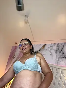 Snapshot of Lucy_Milf_474 chatting on 04/25/26, 11:57 Lucy Milf 474 online show from 04/25/26, 11:57