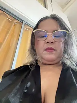 Snapshot of Lucy_Milf_474 chatting on 05/30/26, 11:51 Lucy Milf 474 online show from 05/30/26, 11:51