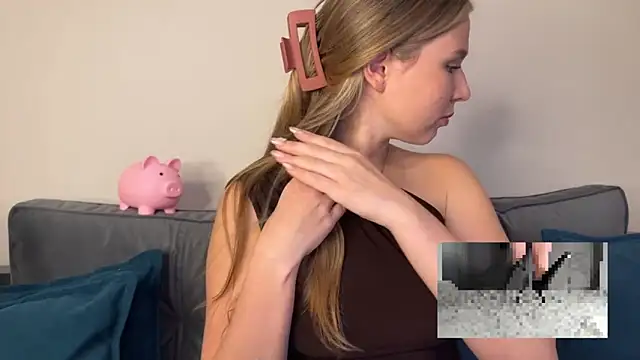 Snapshot of GoddessRoss chatting on 09/26/25, 06:34 GoddessRoss online show from 09/26/25, 06:34