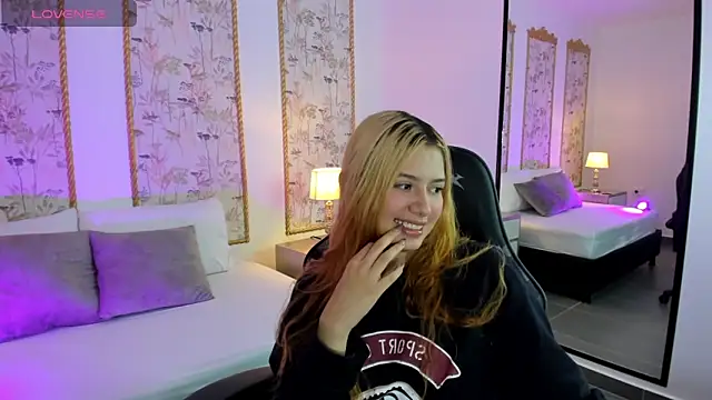 daniand  online show from 11/01/25, 02:13