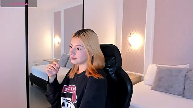 daniand  online show from 11/11/25, 02:00