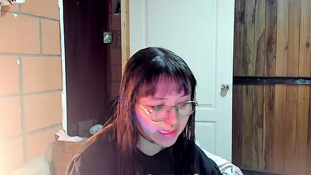 Snapshot of Violetaa_Leee chatting on 09/18/25, 02:35 Violetaa Leee online show from 09/18/25, 02:35