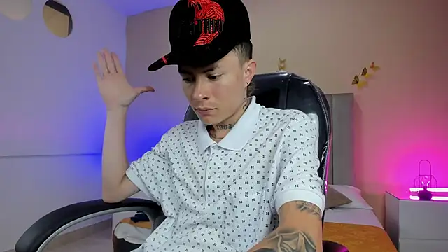 Nascary Fox online show from 04/15/26, 03:19