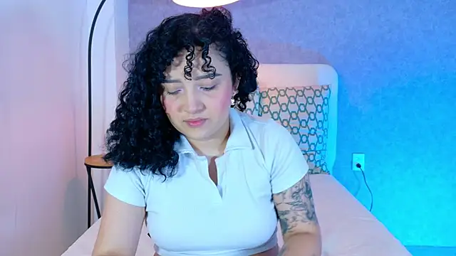 Snapshot of Tracielowe_w chatting on 11/02/25, 03:20 Tracielowe w online show from 11/02/25, 03:20