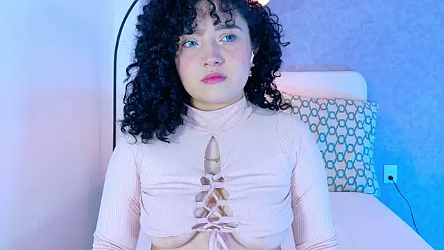 Snapshot of Tracielowe_w chatting on 11/06/25, 03:29 Tracielowe w online show from 11/06/25, 03:29