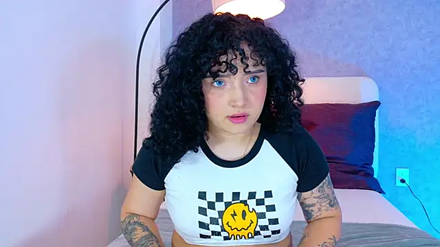 Snapshot of Tracielowe_w chatting on 11/13/25, 03:27 Tracielowe w online show from 11/13/25, 03:27