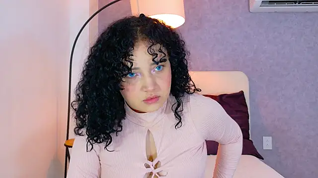 Snapshot of Tracielowe_w chatting on 11/29/25, 03:31 Tracielowe w online show from 11/29/25, 03:31