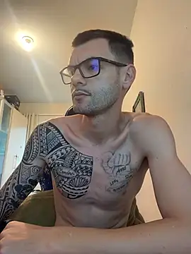 Snapshot of Leonsouzaof chatting on 12/02/25, 10:53 Leonsouzaof online show from 12/02/25, 10:53