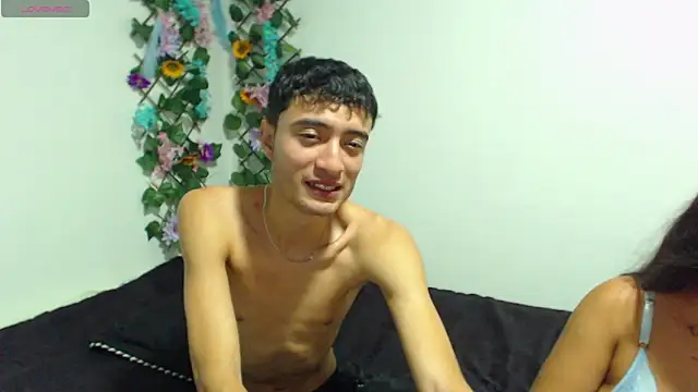 Snapshot of camiYwY chatting on 12/19/25, 06:53 camiYwY online show from 12/19/25, 06:53