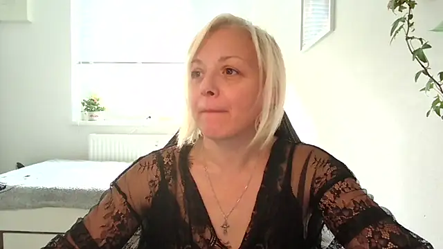 Linsy Kim online show from 10/22/25, 07:52