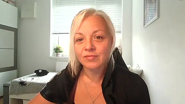 Linsy Kim online show from 10/23/25, 06:45