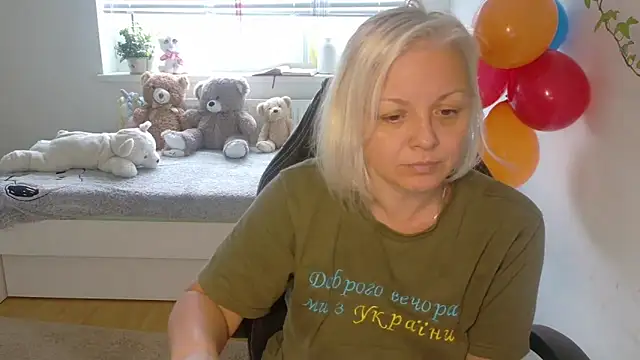 Linsy Kim online show from 12/15/25, 09:24