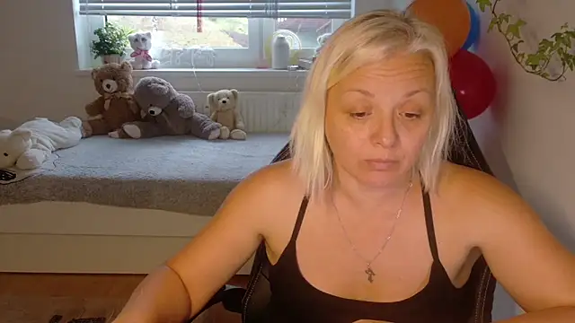 Linsy Kim online show from 12/17/25, 02:45