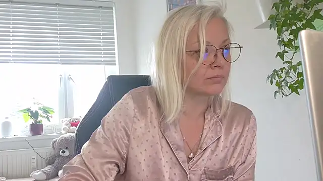 Linsy Kim online show from 03/12/26, 08:31