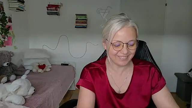 Linsy Kim online show from 04/15/26, 02:02