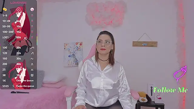 Snapshot of milfAaura chatting on 11/30/25, 02:15 milfAaura online show from 11/30/25, 02:15